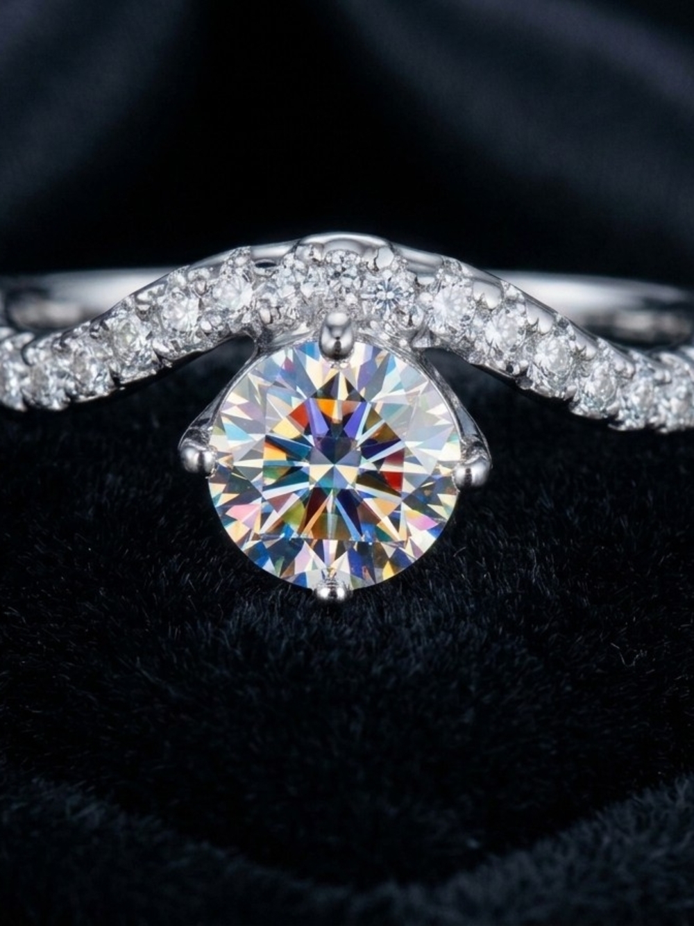 **WHO SAYS CURVY IS OUT?**
1 Carat Moissanite Ring *  Size:9